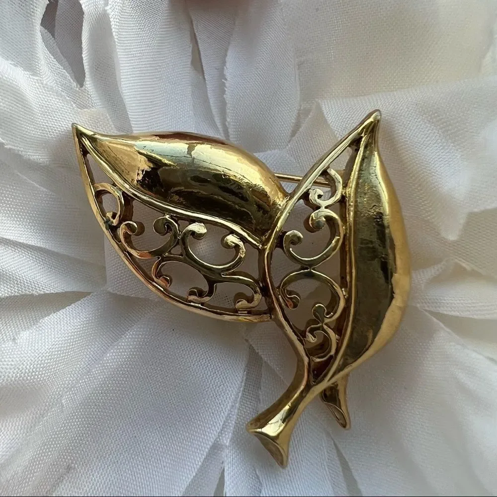 Vintage Gold Tone Boho Retro Dual Leaf Brooch Size 1.5”